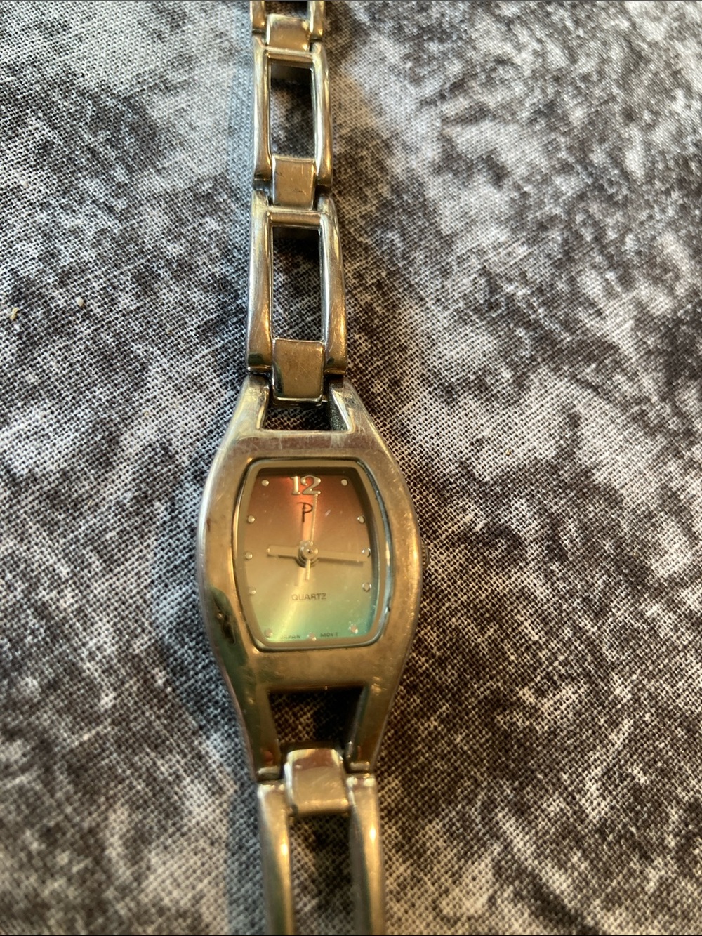 Women's Silver Tone Bracelet Quartz Watch - Silver Tone Keeps Perfect Time